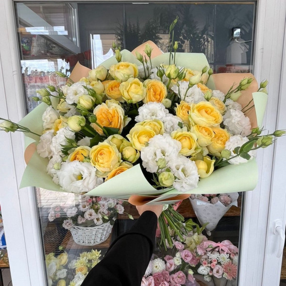 Букет из кустовых роз и эустом «Солнечное утро»  в Форосе