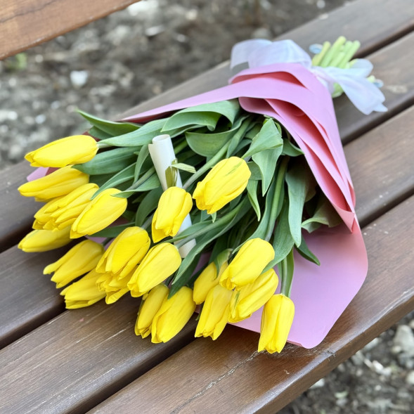 21 желтый тюльпан в Форосе