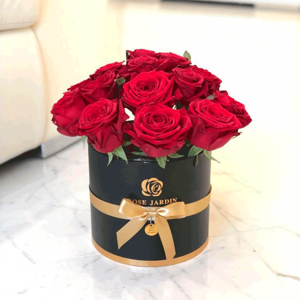 15 красных роз в шляпной коробке в Форосе