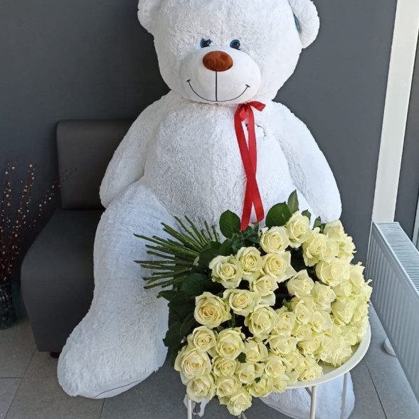 101 белая роза с плюшевым мишкой  в Форосе