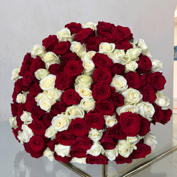 101 красная и белая роза микс в Форосе