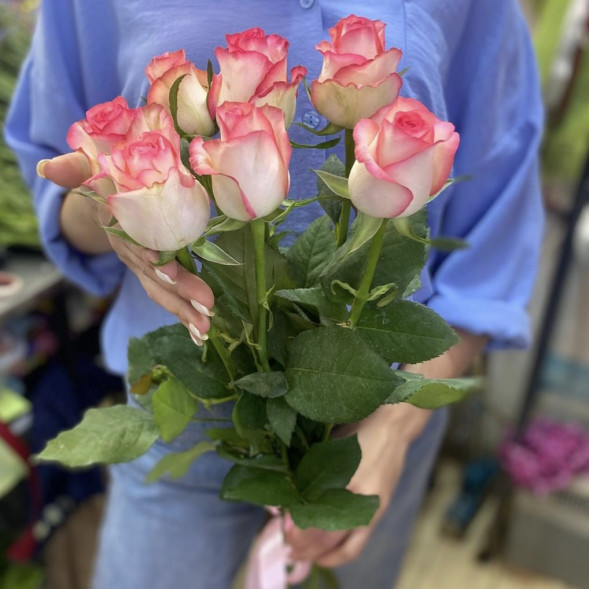 Букет 7 розовых роз в Форосе