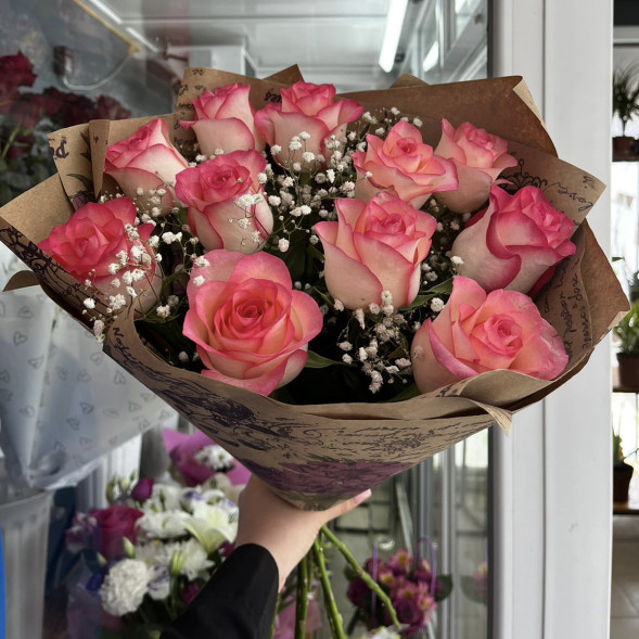Букет 11 роз с гипсофилой «Романтический вкус» в Форосе
