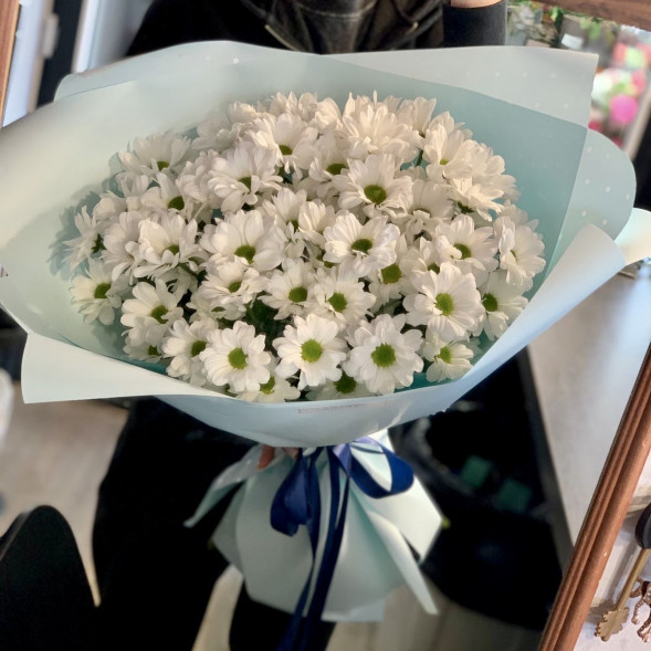 Букет 7 белых кустовых хризантем в Форосе