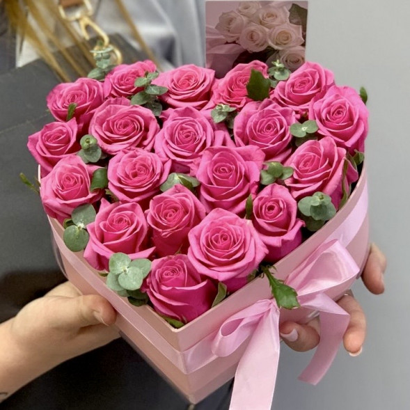 Розы в коробке «Сердце» в Форосе