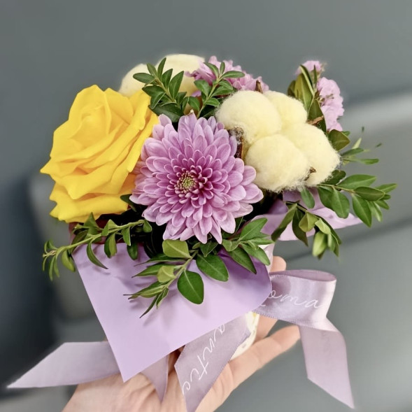 Цветы в стаканчике в Форосе