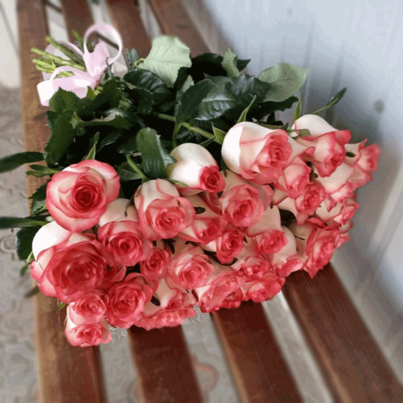 31 розовая роза в Форосе