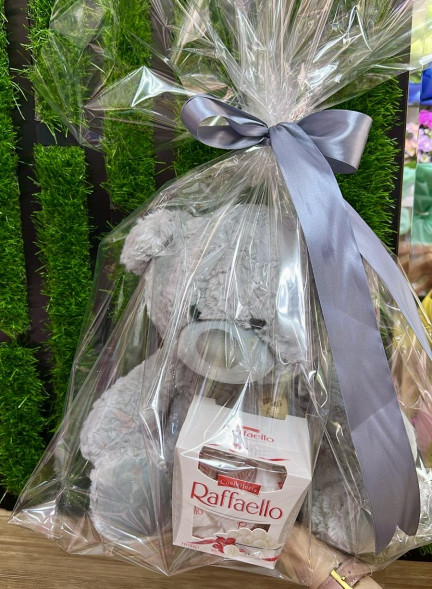 Плюшевый мишка и Raffaello в Форосе