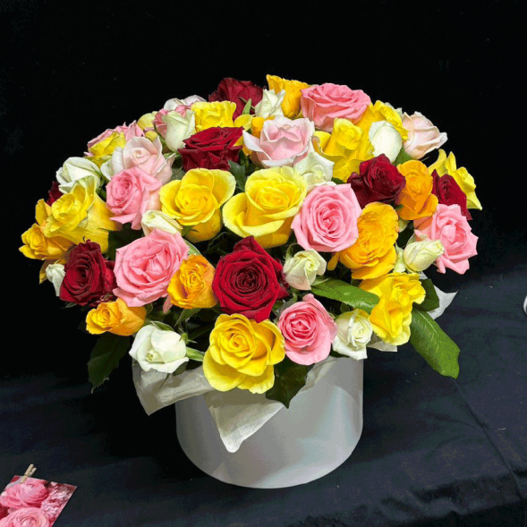 51 роза микс в шляпной коробке в Форосе