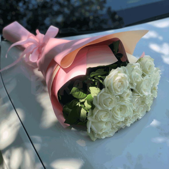 15 белых роз, лента в Форосе