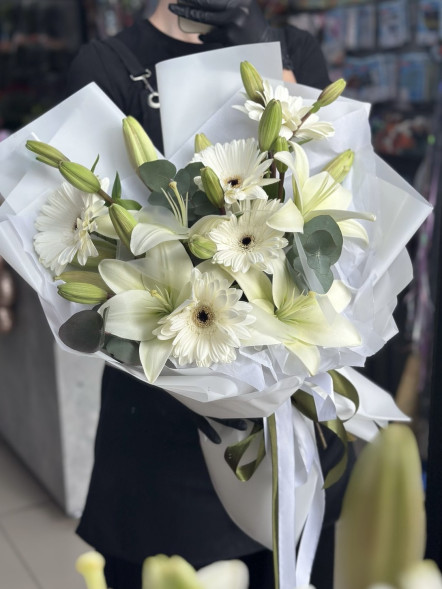 Букет с лилией и герберами в Форосе