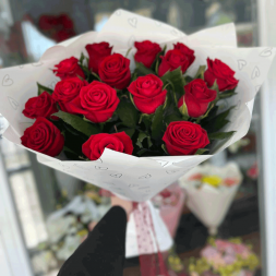 Букет 15 красных роз