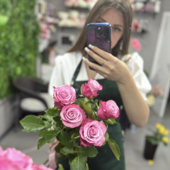 Букет 5 розовых роз в Форосе