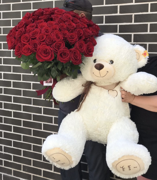Подарочный набор из 51 красной розы и большого плюшевого мишки в Форосе