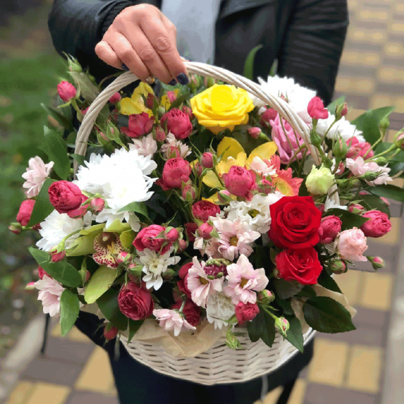 Композиция в корзине &quot;Искра счастья&quot; в Форосе