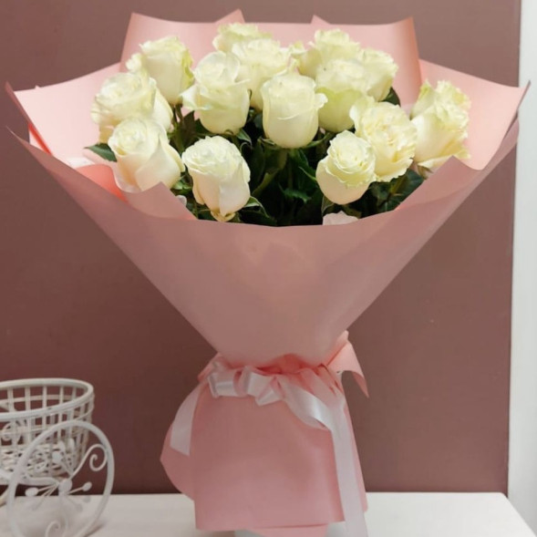 Букет 15 белых голландских роз в упаковке в Форосе