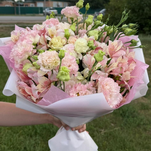 Букет из альстромерий и эустом Зефирное настроение в Форосе