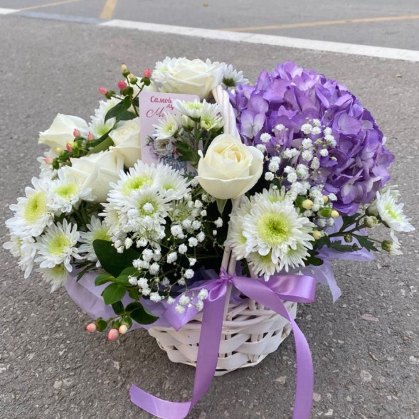 Композиция в корзине «Фиолетовый рай» в Форосе