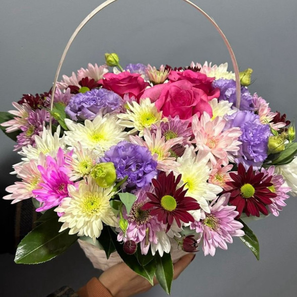 Композиция в корзине «Палитра нежности» в Форосе